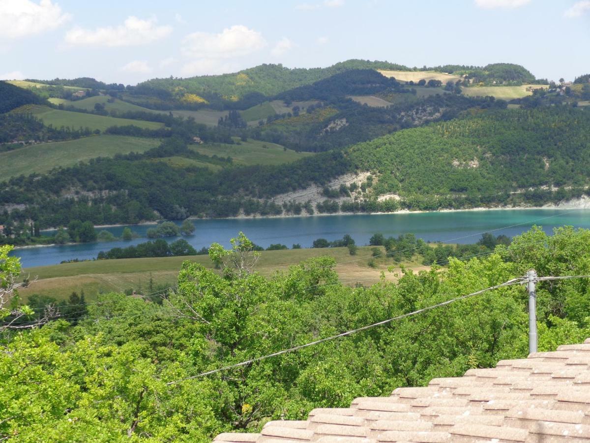 Villa Miralago Fiastra Bagian luar foto